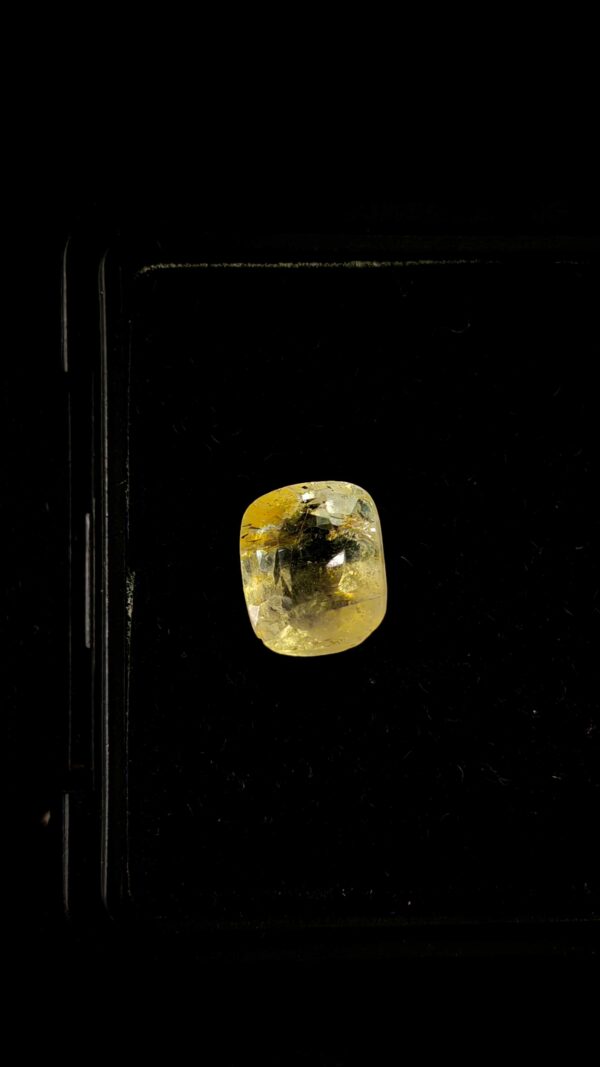 Yellow Sapphire (पुष्पराज)